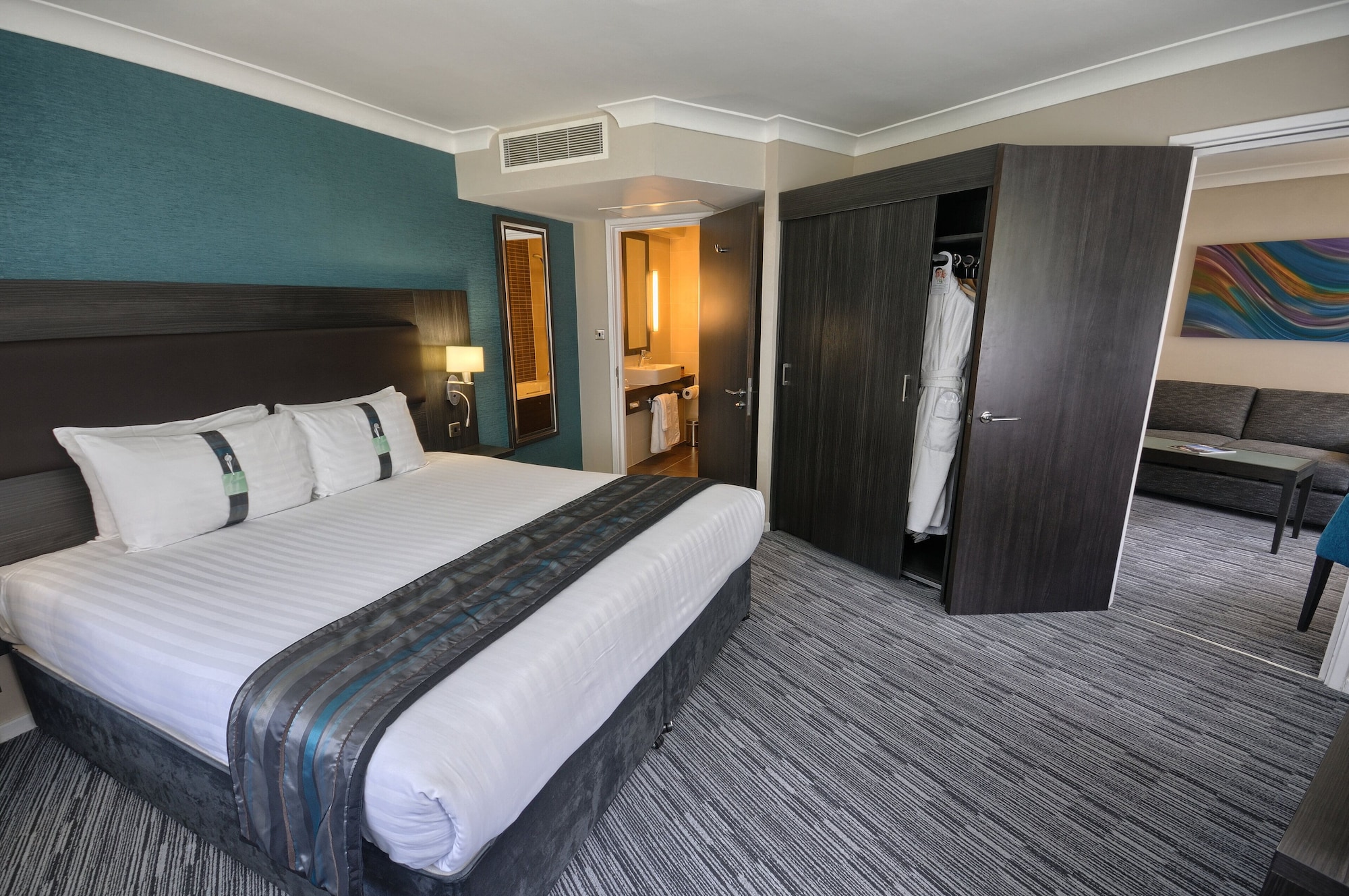 holiday inn london gatwick worth by ihg