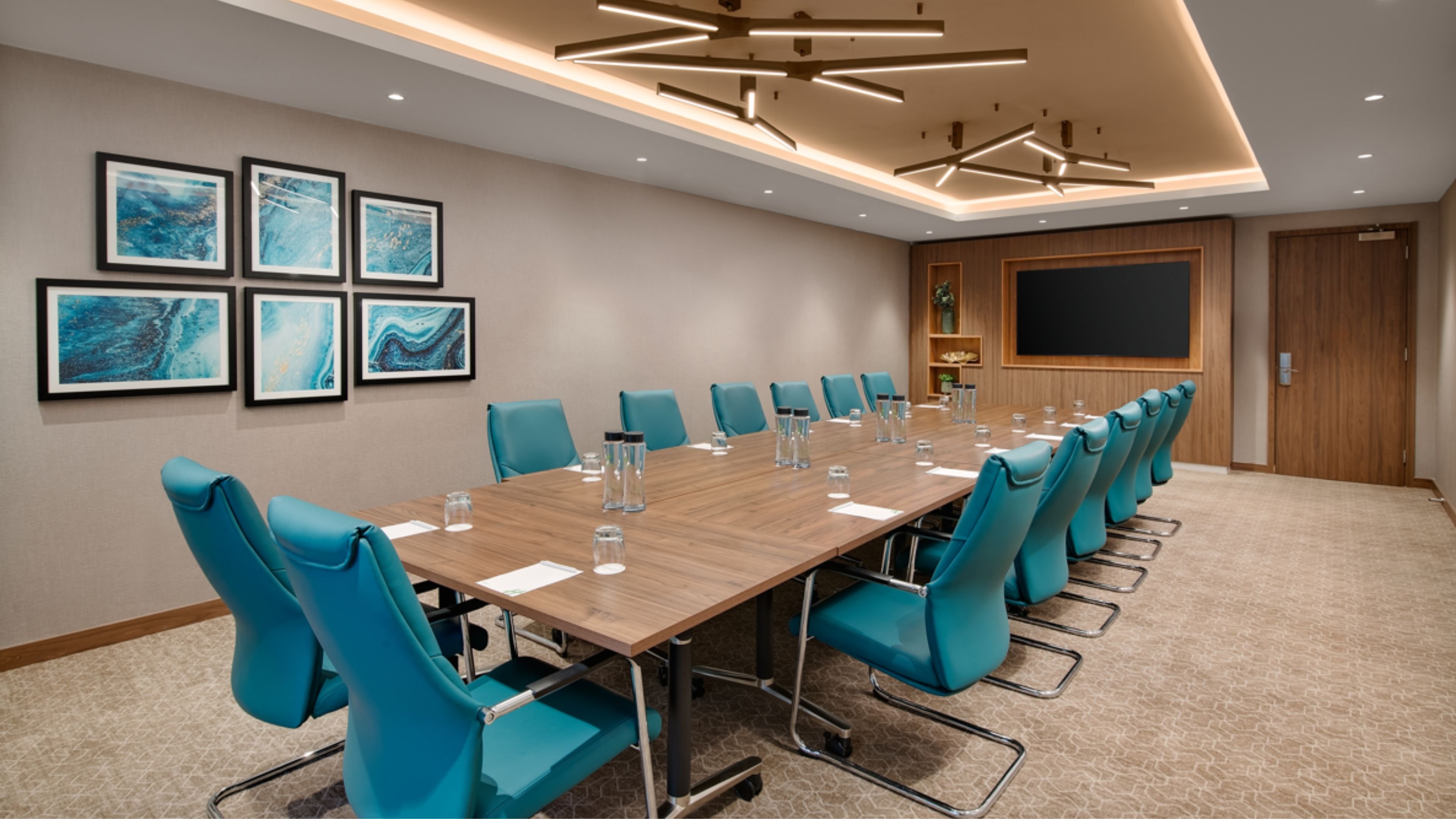 holiday inn london gatwick worth by ihg