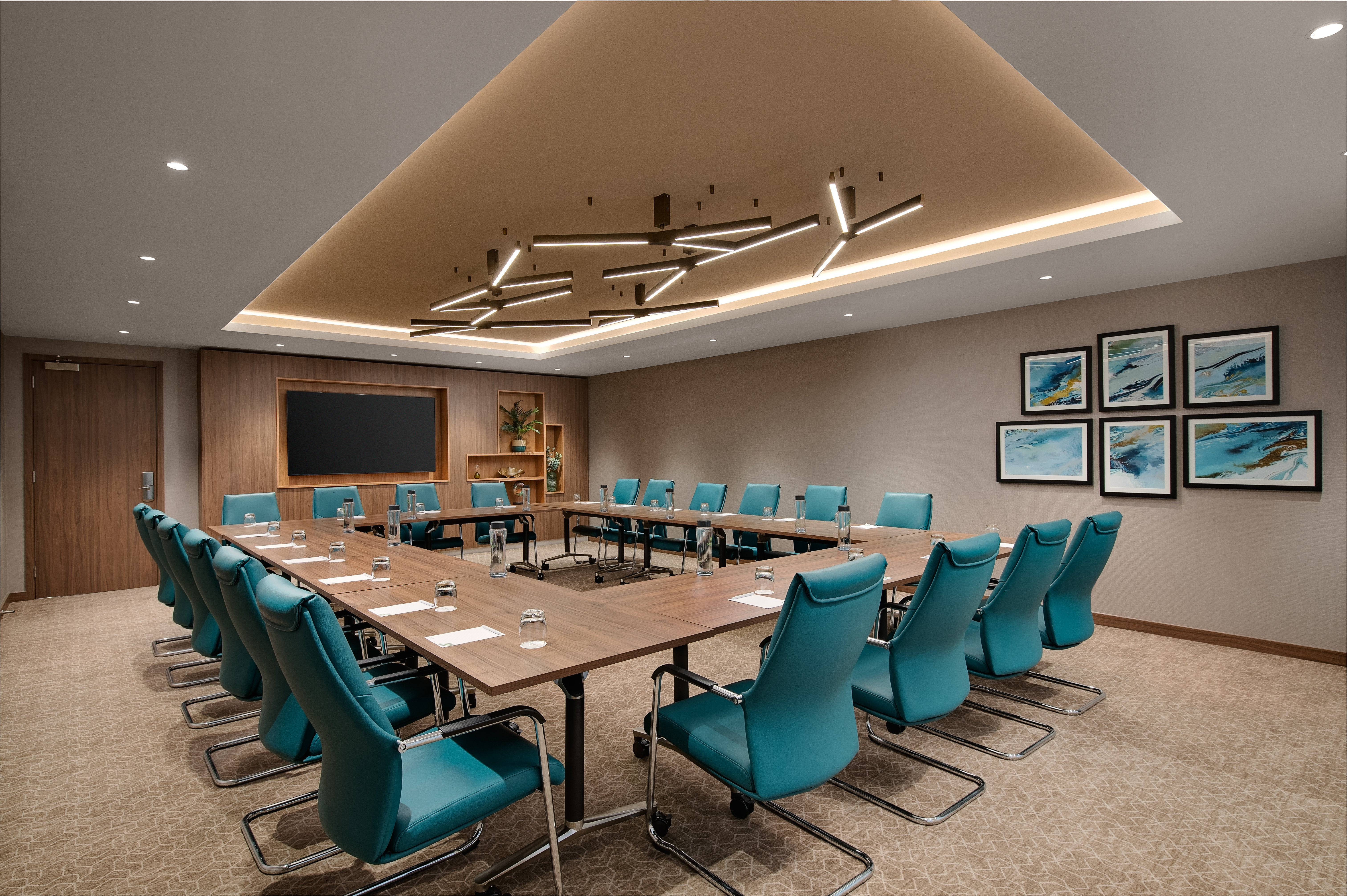 holiday inn london gatwick worth by ihg