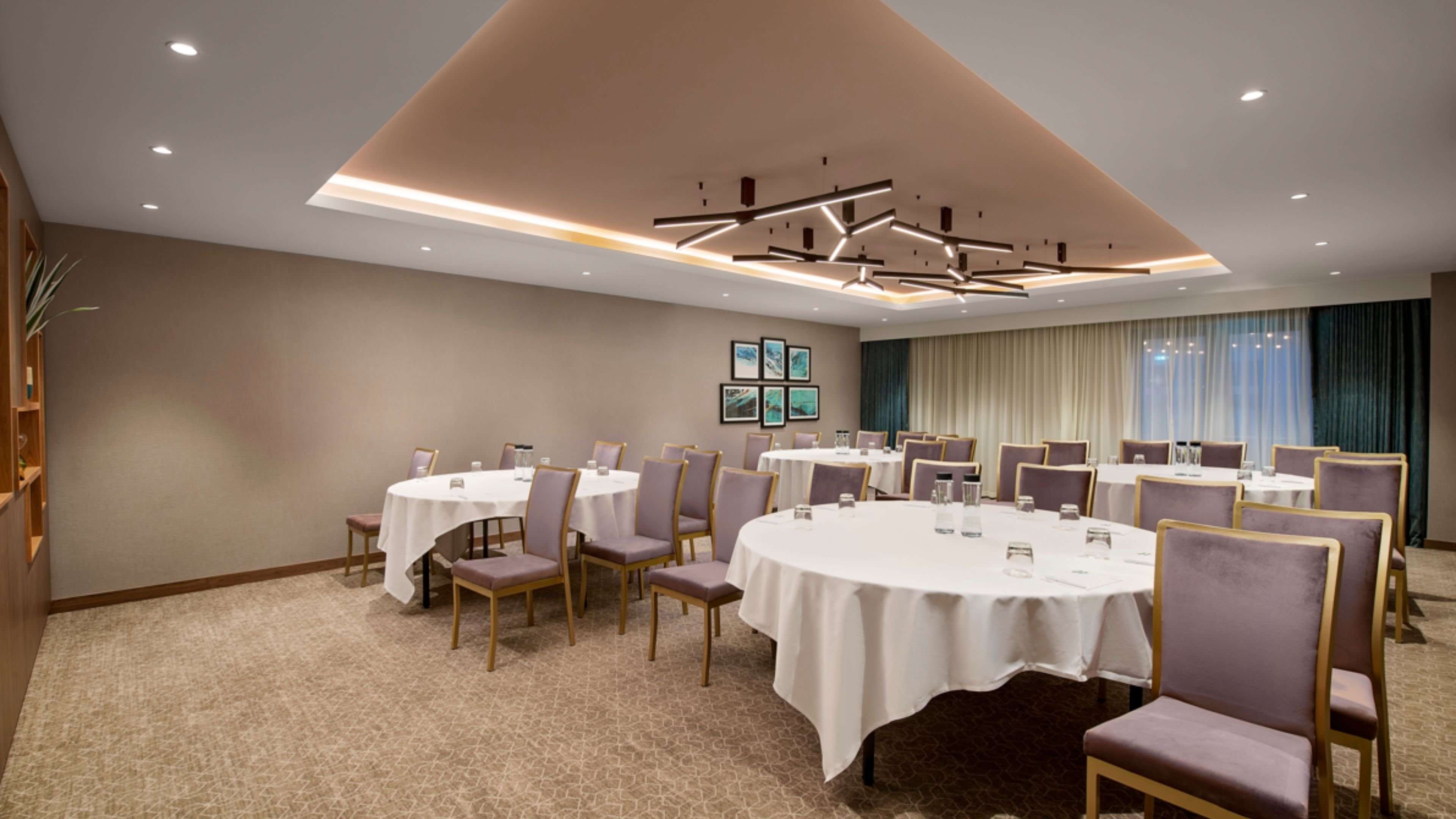 holiday inn london gatwick worth by ihg