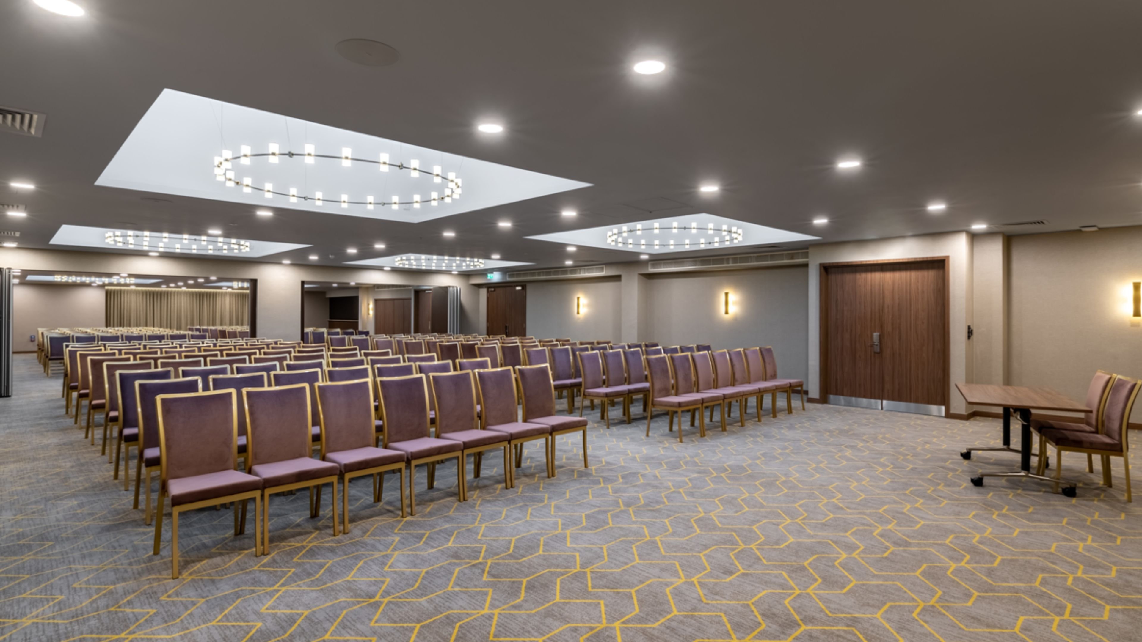 holiday inn london gatwick worth by ihg