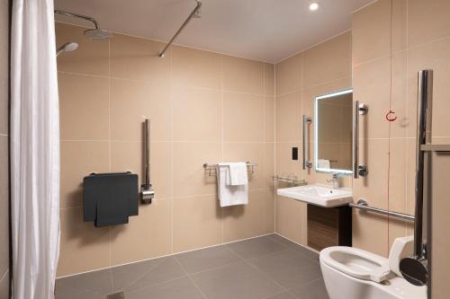 holiday inn london gatwick worth by ihg