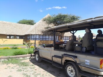 penety amboseli resort