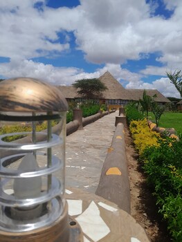 penety amboseli resort