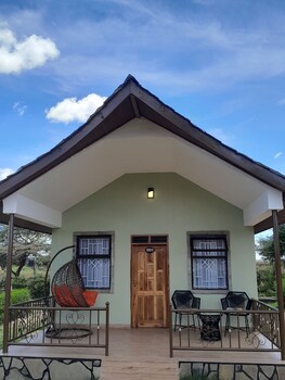 penety amboseli resort