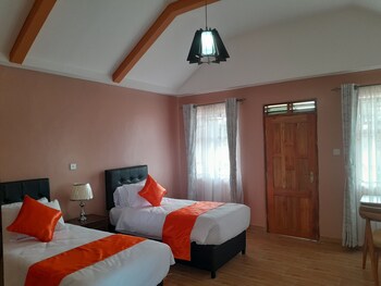 penety amboseli resort