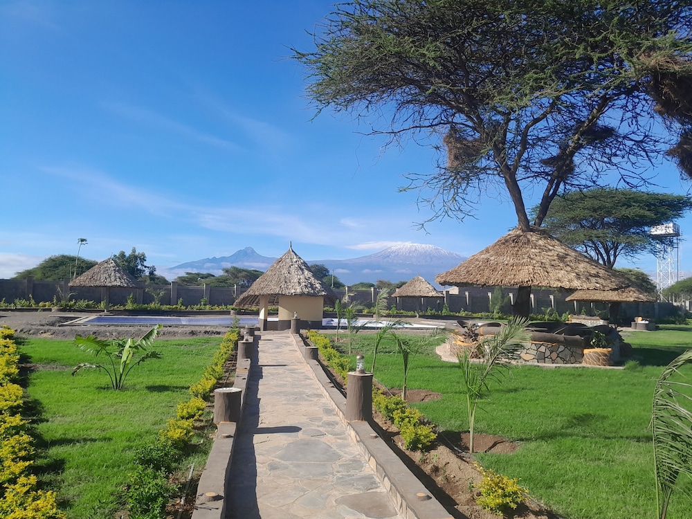 penety amboseli resort