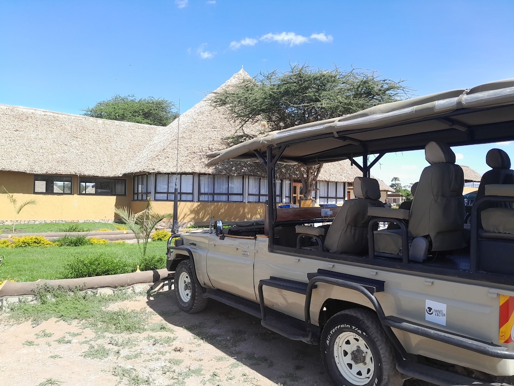 penety amboseli resort