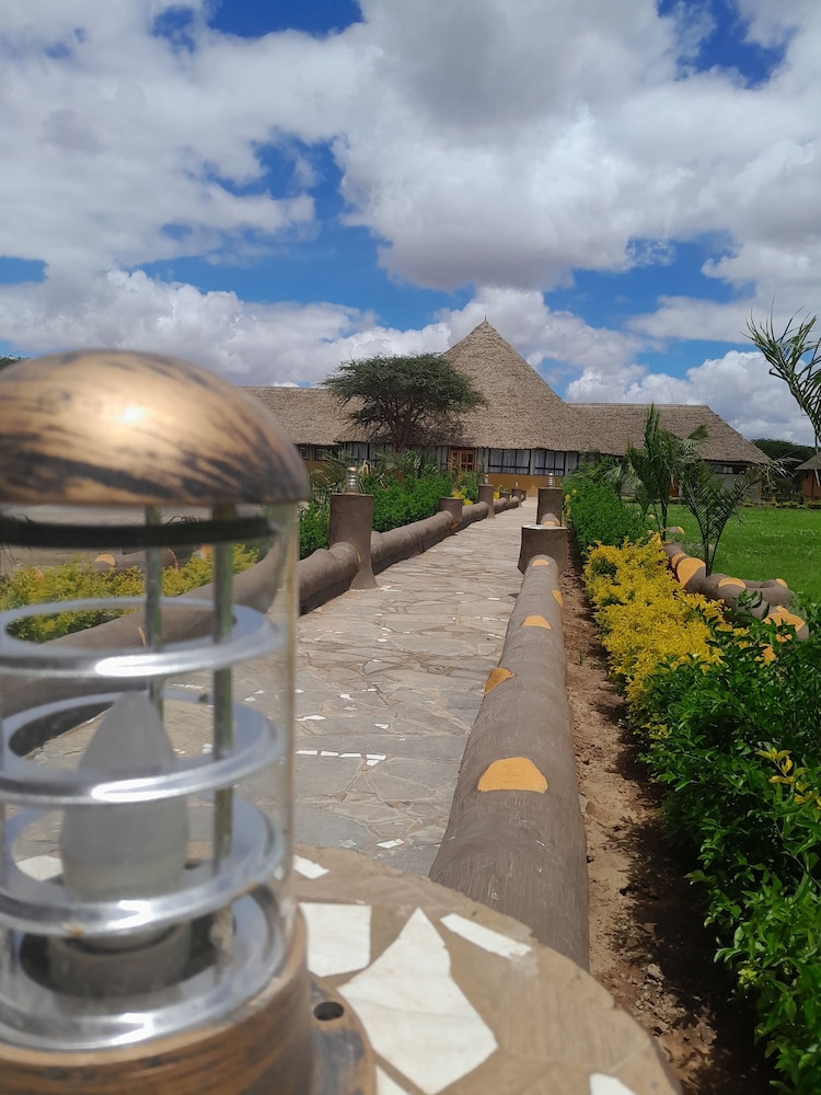 penety amboseli resort