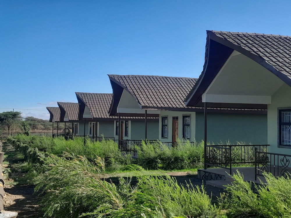 penety amboseli resort