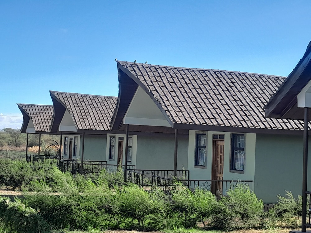 penety amboseli resort