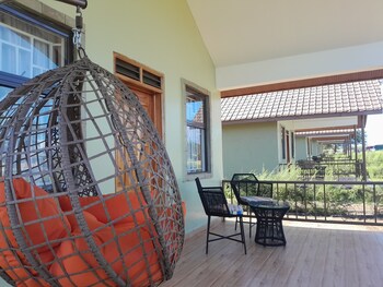 penety amboseli resort