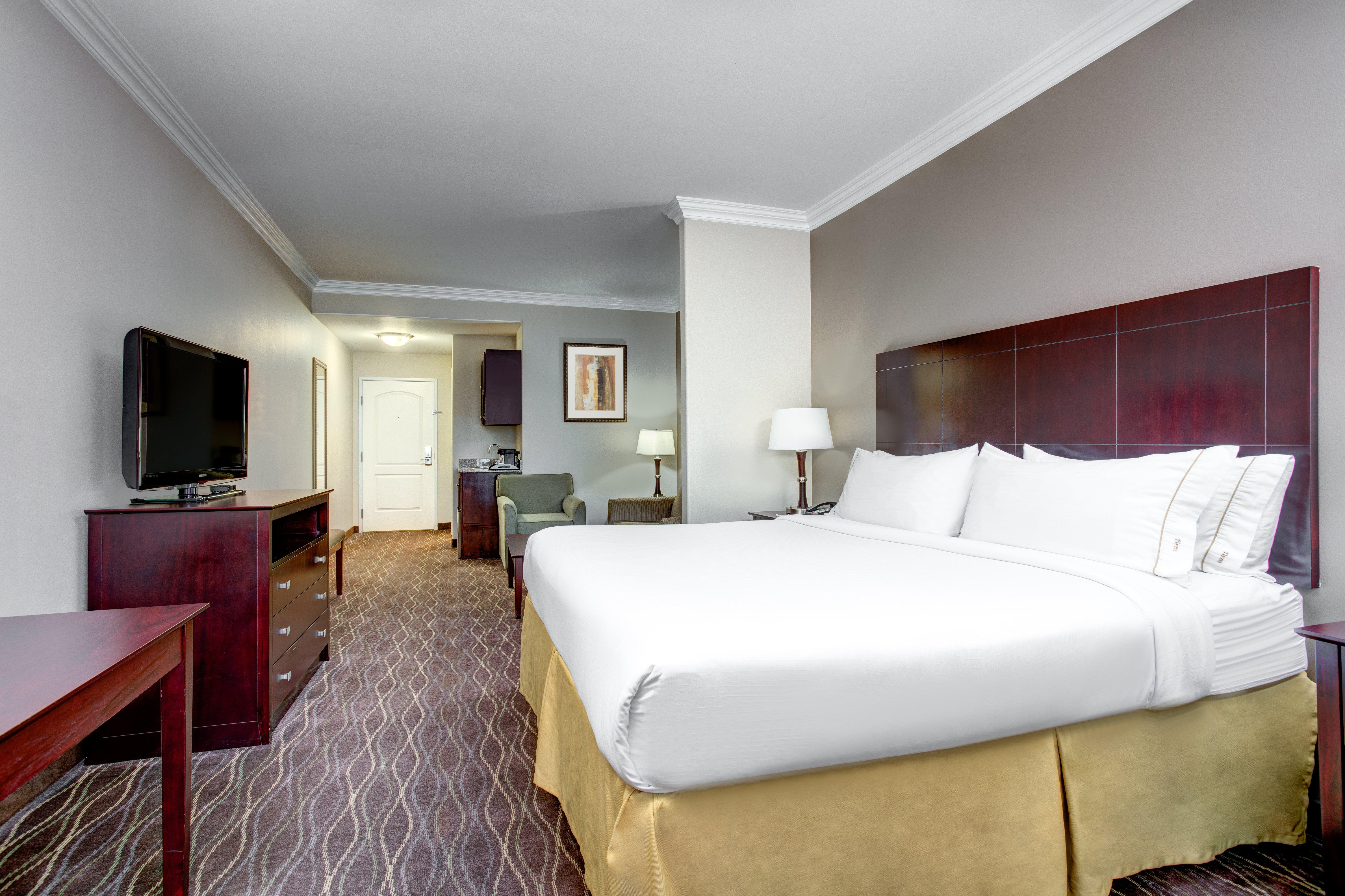 holiday inn express and suitescut off galliano by ihg