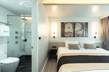 chateau du village patong