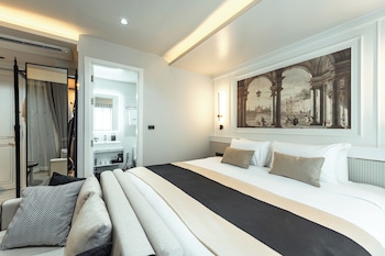 chateau du village patong