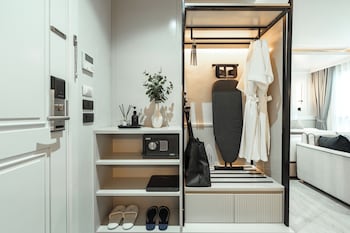 chateau du village patong