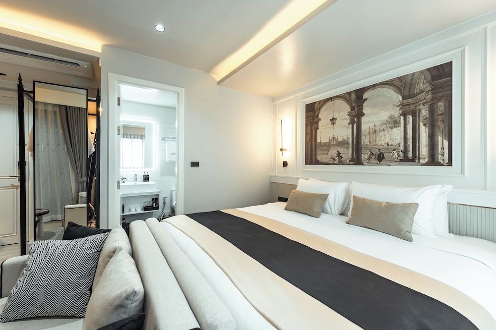 chateau du village patong