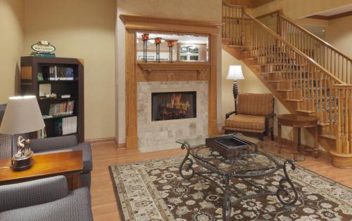 Comfort Inn & Suites Cuyahoga Falls - Akron,Cuyahoga Falls>>Akron,3 star