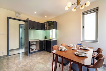 full moon apartments