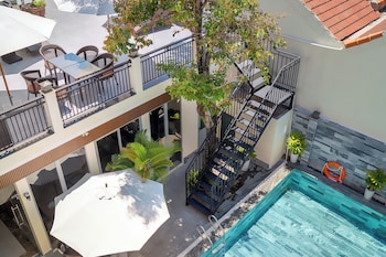 full moon apartments