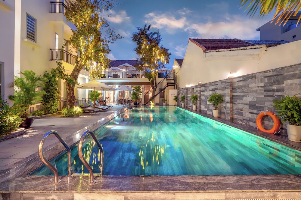 full moon apartments