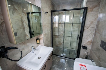 luxury life suites
