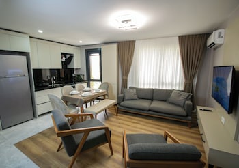 luxury life suites