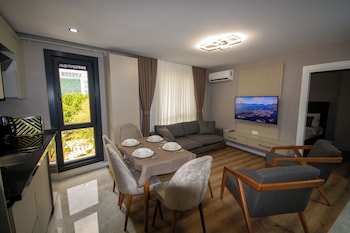 luxury life suites