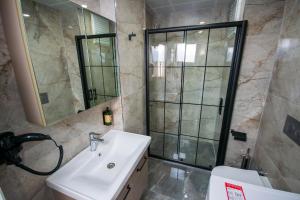 luxury life suites