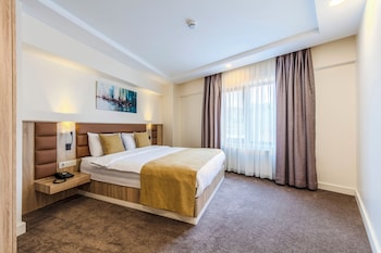 roys hotel and suites