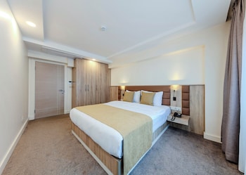 roys hotel and suites