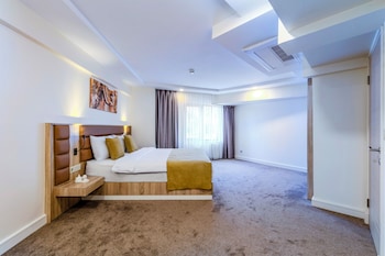 roys hotel and suites