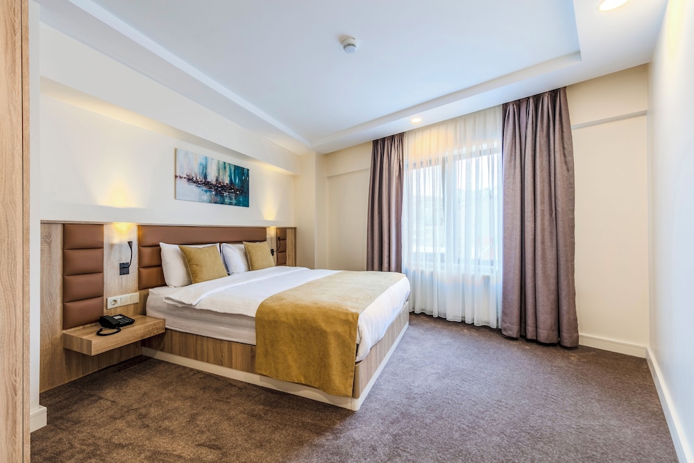 roys hotel and suites