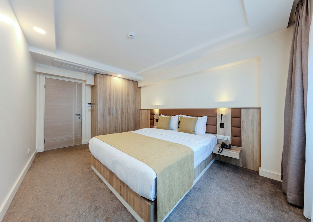 roys hotel and suites
