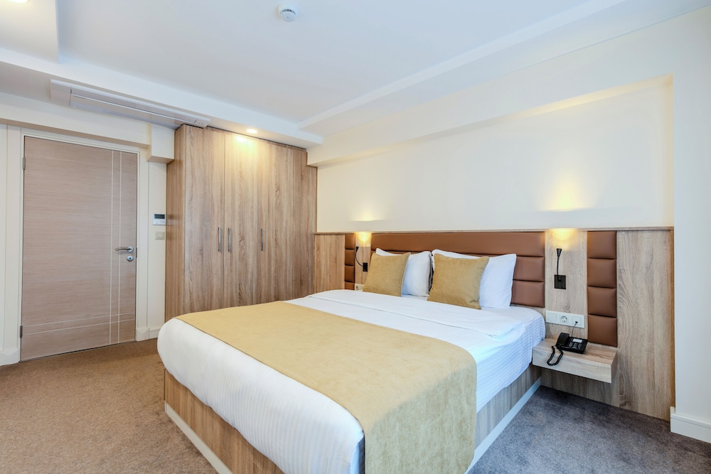 roys hotel and suites