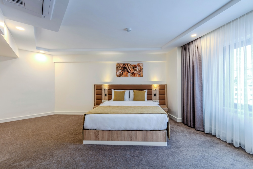 roys hotel and suites