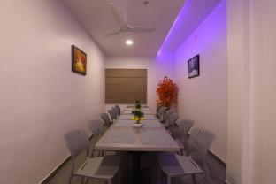Hotel Ajinkya Palace,,3 star