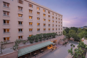 v sarovar portico mi road jaipur