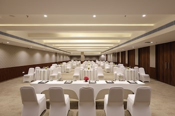 v sarovar portico mi road jaipur