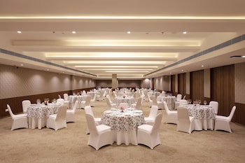 v sarovar portico mi road jaipur