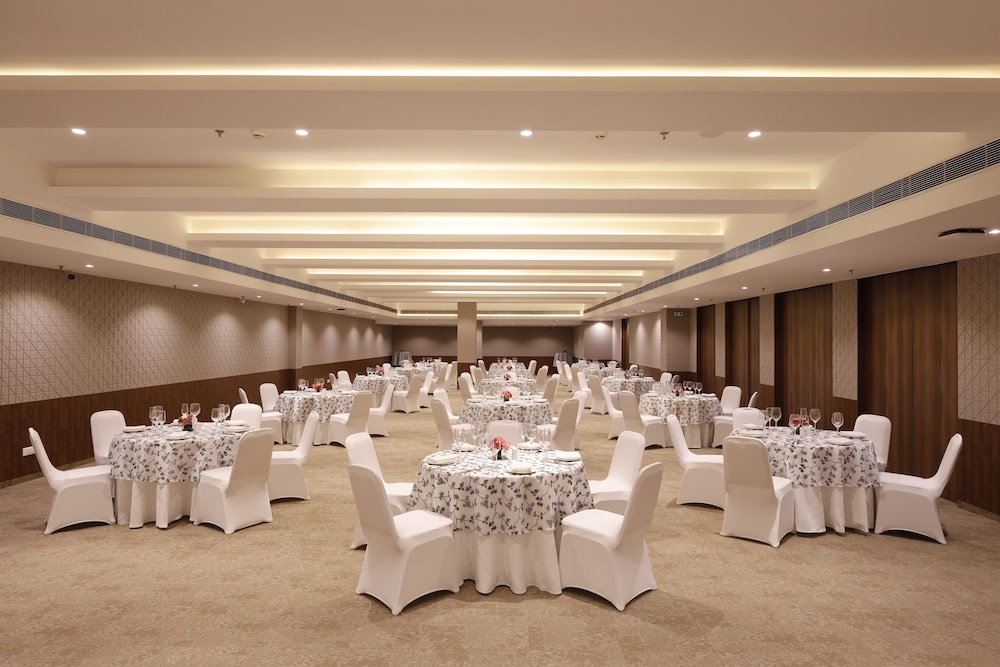 v sarovar portico mi road jaipur