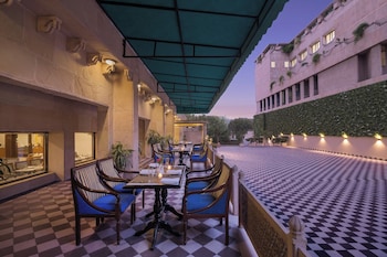 v sarovar portico mi road jaipur