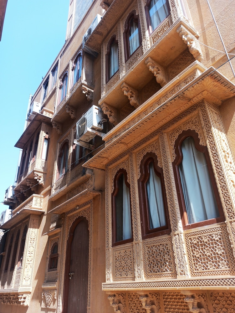 royal humsafar hostel jaisalmer