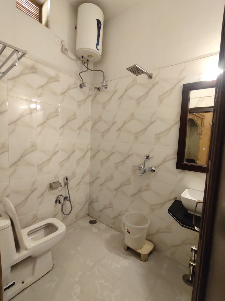 royal humsafar hostel jaisalmer