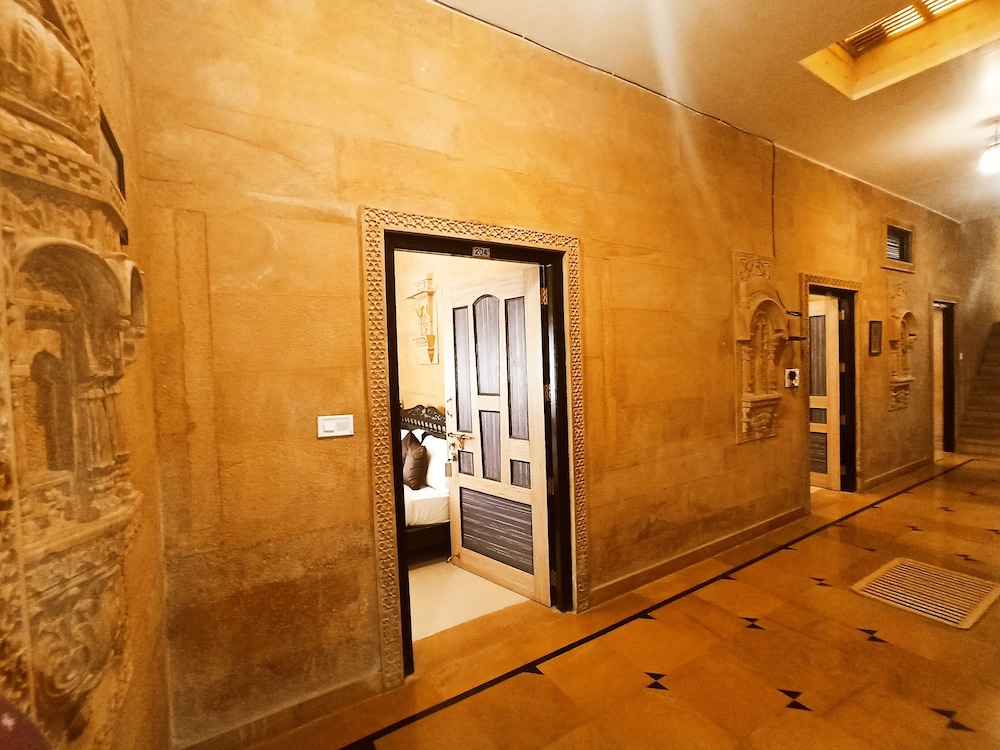 royal humsafar hostel jaisalmer