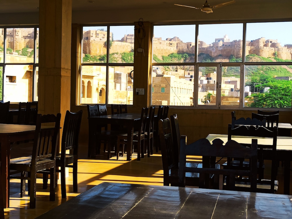 royal humsafar hostel jaisalmer