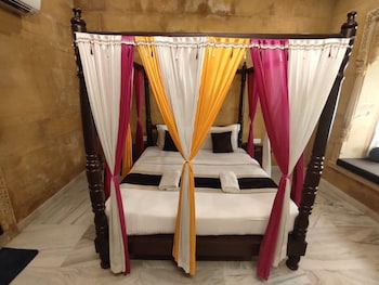 royal humsafar hostel jaisalmer