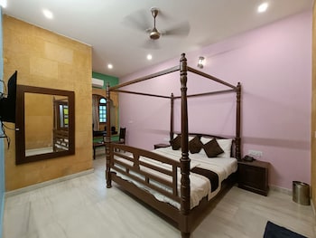 royal humsafar hostel jaisalmer