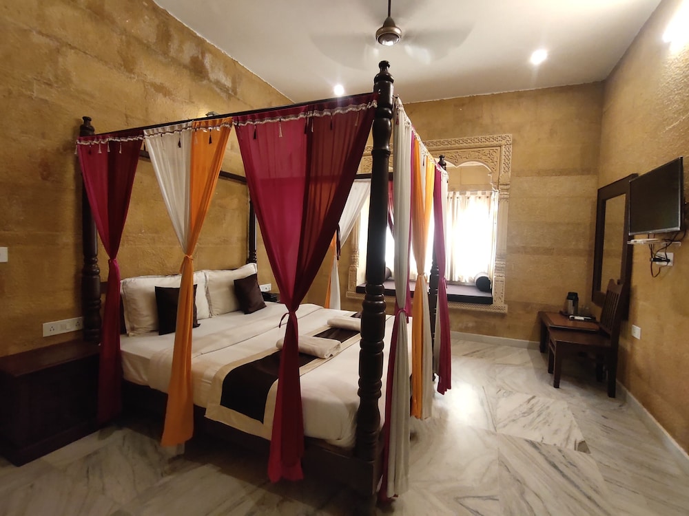 royal humsafar hostel jaisalmer