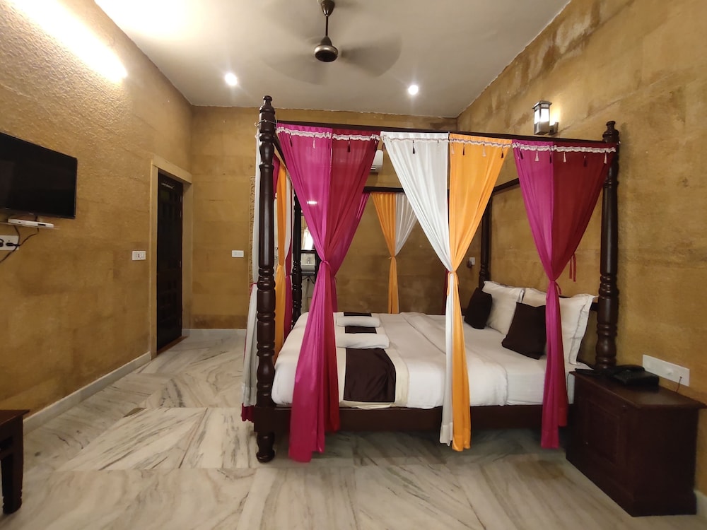 royal humsafar hostel jaisalmer